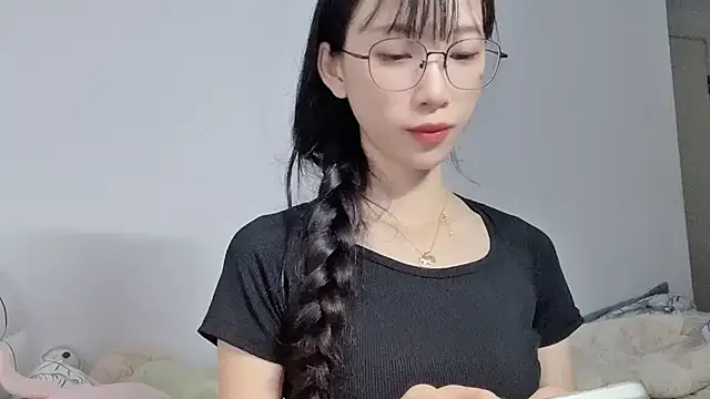 Lili-2 online show from August 4, 2026, 1:15 pm