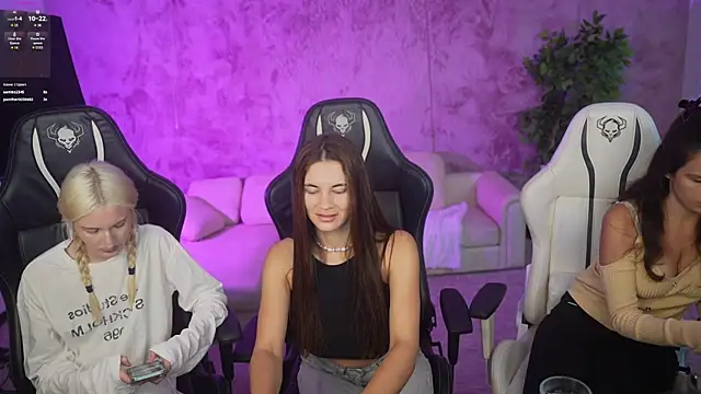 Snapshot of Julia__Star_ chatting on September 23, 2025, 2:57 pm Julia Star online show from September 23, 2025, 2:57 pm