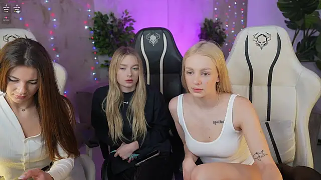 Snapshot of Julia__Star_ chatting on March 10, 2025, 11:45 am Julia Star online show from March 10, 2025, 11:45 am