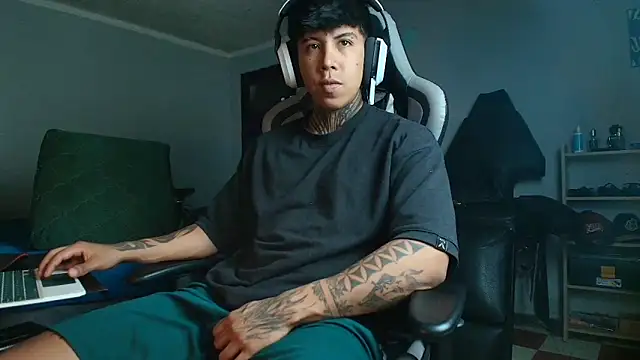 Nickhot0609 online show from September 19, 2025, 12:25 am