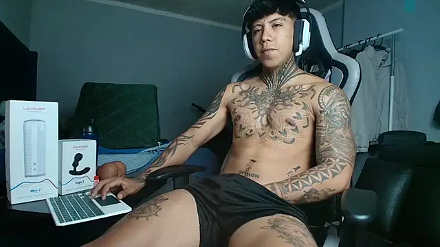 Nickhot0609 online show from September 16, 2025, 11:33 am