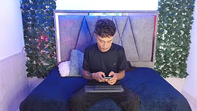 Edward Milleer online show from December 13, 2024, 2:38 pm