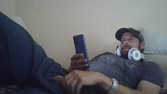 Snapshot of axelongshaft69 chatting on May 15, 2026, 3:32 pm axelongshaft69 online show from May 15, 2026, 3:32 pm