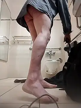 axelongshaft69 online show from December 3, 2025, 11:36 pm