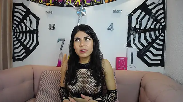 Melodi Roux online show from October 7, 2025, 1:23 pm