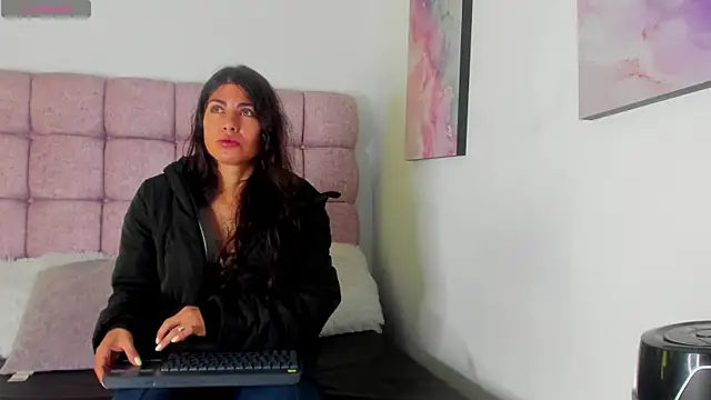 Snapshot of Melodi_Roux chatting on August 2, 2026, 1:09 pm Melodi Roux online show from August 2, 2026, 1:09 pm