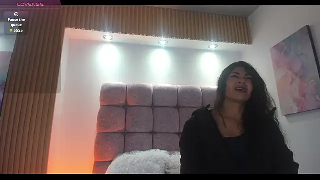Melodi Roux online show from June 11, 2026, 12:46 pm