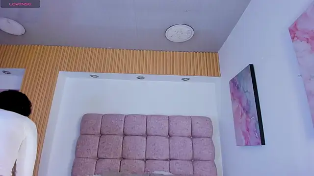 Snapshot of Melodi_Roux chatting on July 21, 2026, 1:01 pm Melodi Roux online show from July 21, 2026, 1:01 pm