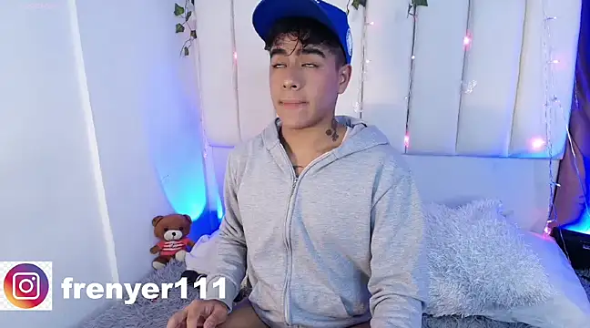 kiing azahell online show from February 5, 2025, 3:34 am