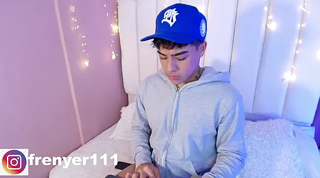 kiing azahell online show from February 26, 2025, 5:46 am