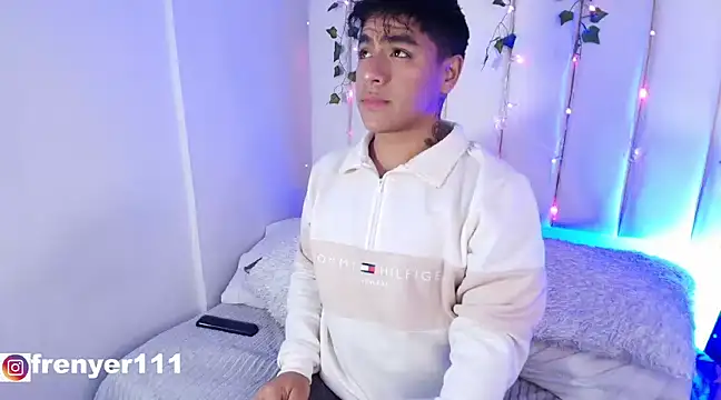 kiing azahell online show from January 9, 2025, 3:47 am