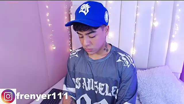 kiing azahell online show from March 13, 2025, 10:21 pm