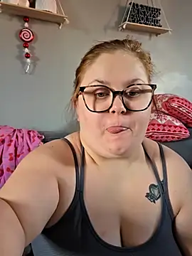 Snapshot of Tallulah-mae-xoxox chatting on December 3, 2025, 1:21 pm Tallulah-mae-xoxox online show from December 3, 2025, 1:21 pm