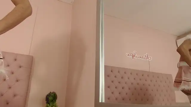 alice sofia online show from October 22, 2025, 1:32 pm