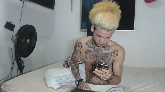 karitto  online show from December 4, 2024, 4:37 am