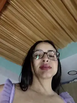 aleejhandraa online show from November 9, 2025, 9:19 pm