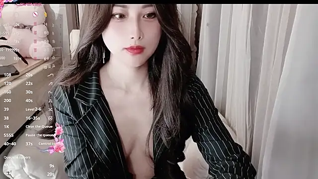 Blossom-666 online show from February 19, 2025, 6:43 pm