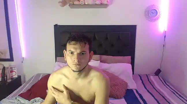 Latin Boy24 online show from March 14, 2025, 6:29 pm