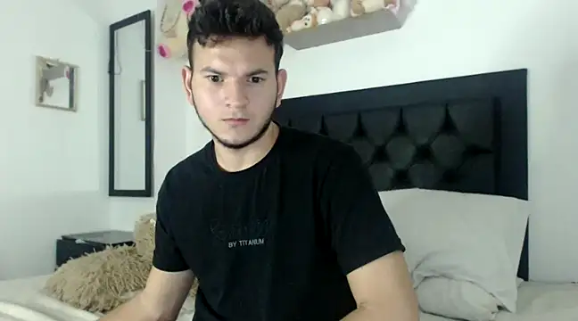 Latin Boy24 online show from February 12, 2025, 4:44 am