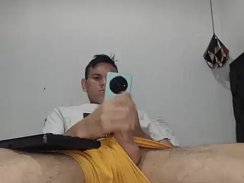 Latin Boy24 online show from October 21, 2025, 4:28 pm