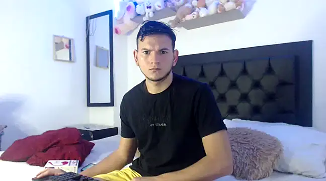 Latin Boy24 online show from January 28, 2025, 7:21 pm