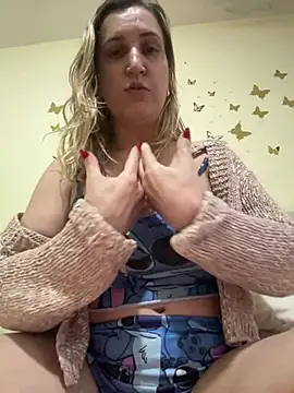 Snapshot of Bia_sexynovaes chatting on July 31, 2026, 6:16 pm Bia sexynovaes online show from July 31, 2026, 6:16 pm