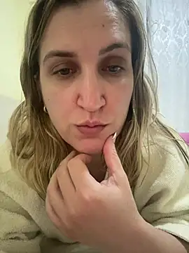 Snapshot of Bia_sexynovaes chatting on July 5, 2026, 1:10 am Bia sexynovaes online show from July 5, 2026, 1:10 am