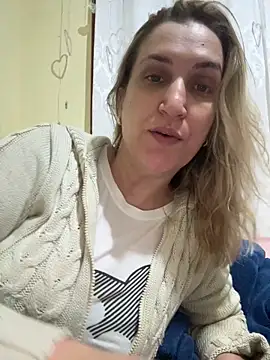 Snapshot of Bia_sexynovaes chatting on June 5, 2026, 1:32 am Bia sexynovaes online show from June 5, 2026, 1:32 am
