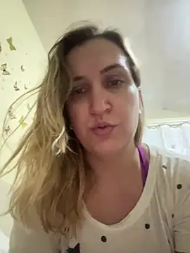Snapshot of Bia_sexynovaes chatting on June 12, 2026, 11:02 pm Bia sexynovaes online show from June 12, 2026, 11:02 pm