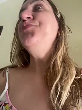Snapshot of Bia_sexynovaes chatting on July 21, 2026, 2:18 pm Bia sexynovaes online show from July 21, 2026, 2:18 pm