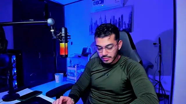 BrunoD31 online show from December 2, 2025, 3:19 am