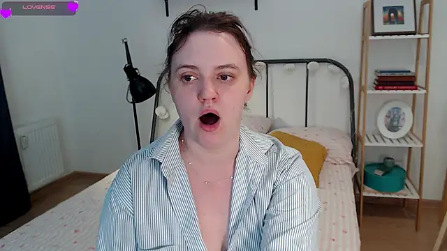 Lella Ryann  online show from June 13, 2026, 9:02 pm