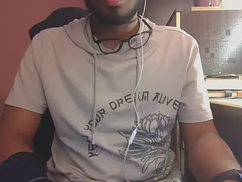 Snapshot of KissesBoyAD chatting on January 13, 2026, 6:34 pm KissesBoyAD online show from January 13, 2026, 6:34 pm