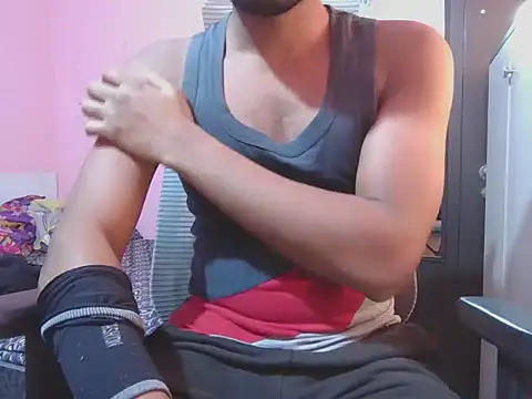 Snapshot of KissesBoyAD chatting on November 21, 2025, 5:12 pm KissesBoyAD online show from November 21, 2025, 5:12 pm