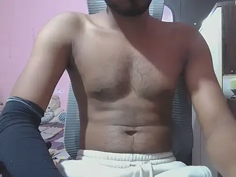 Snapshot of KissesBoyAD chatting on October 6, 2025, 5:35 pm KissesBoyAD online show from October 6, 2025, 5:35 pm