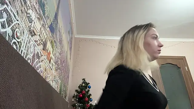 Snapshot of JackyAndHelen chatting on December 23, 2024, 7:28 am JackyAndHelen online show from December 23, 2024, 7:28 am