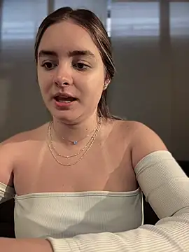 imlindapink online show from October 14, 2025, 3:01 pm