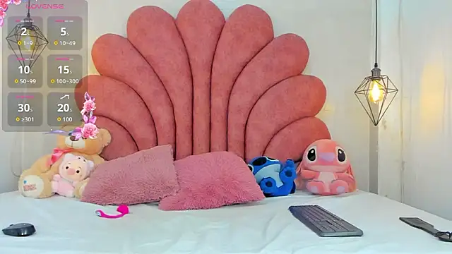 zamanthapalmer1 online show from February 12, 2026, 12:43 am