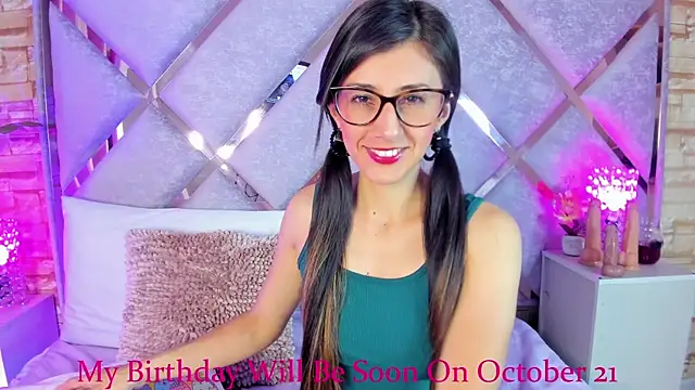  jade white  online show from September 16, 2025, 1:12 pm