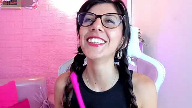  jade white  online show from March 22, 2025, 12:46 pm