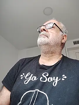 Satiro Sevilla online show from May 3, 2026, 6:18 am