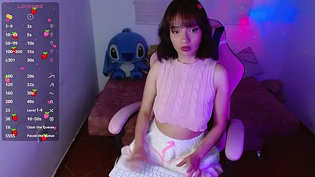 Snapshot of evie_cloud chatting on February 14, 2025, 1:02 am evie cloud online show from February 14, 2025, 1:02 am