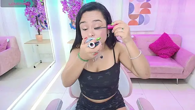 Tiara rr online show from November 18, 2025, 8:01 pm