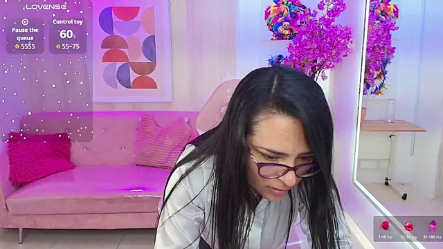 Tiara rr online show from October 2, 2025, 7:39 pm