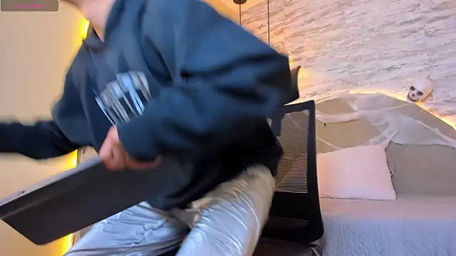 Benjamin More online show from October 17, 2025, 1:46 pm