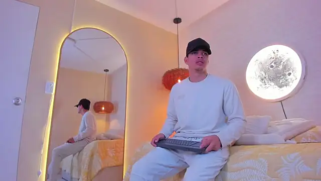 Benjamin More online show from June 3, 2026, 2:23 am