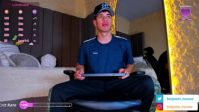 Benjamin More online show from December 14, 2025, 5:13 am