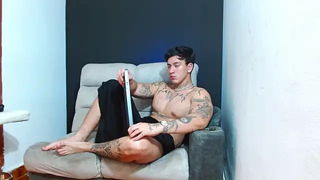 JUSTIN FULLER1 online show from August 6, 2026, 6:41 am