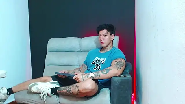 JUSTIN FULLER1 online show from June 26, 2026, 7:52 pm