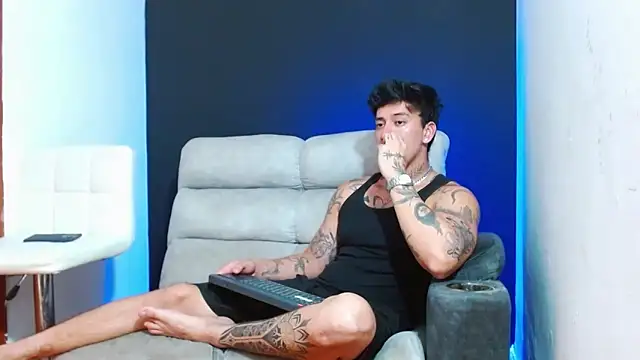 JUSTIN FULLER1 online show from May 6, 2026, 12:47 am